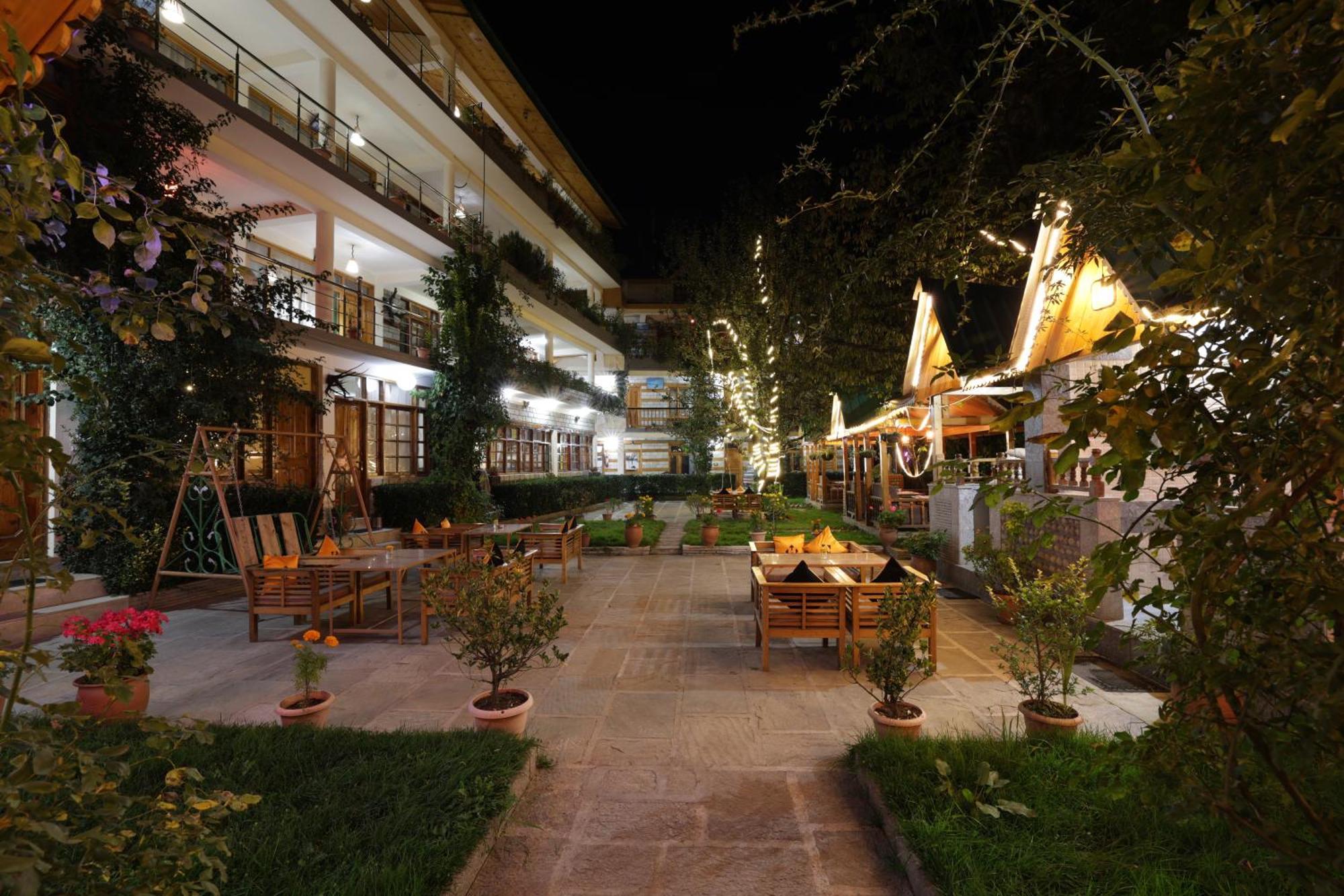 Hide-In Old Manali Hotel Exterior foto